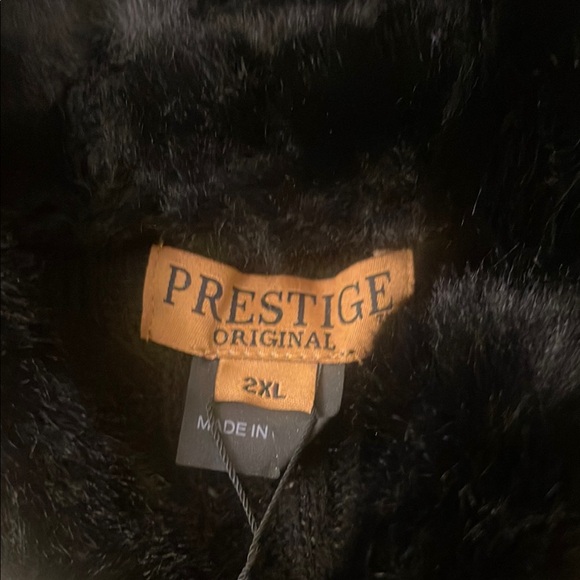 Prestige Gold Metallic Sweater with Fur Collar - Picture 3 of 11